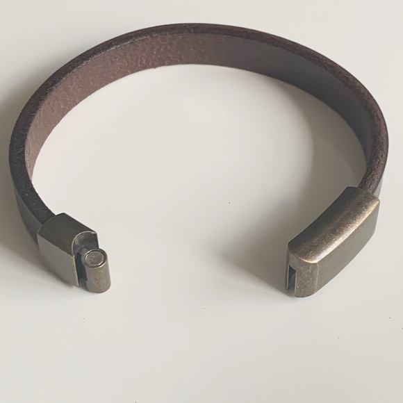 Handcrafted Brown Flat Leather Bracelet - Picture 4 of 4